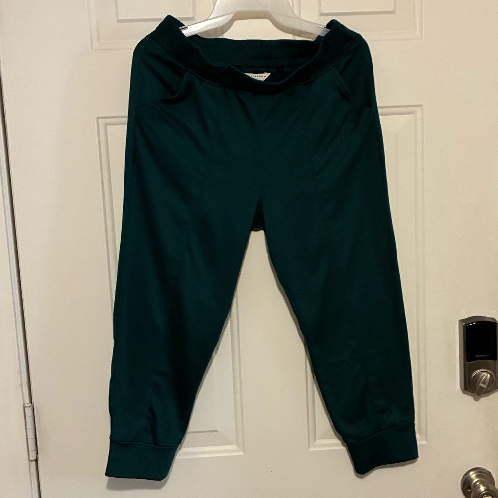 Hunter Green Women’s Cropped Joggers